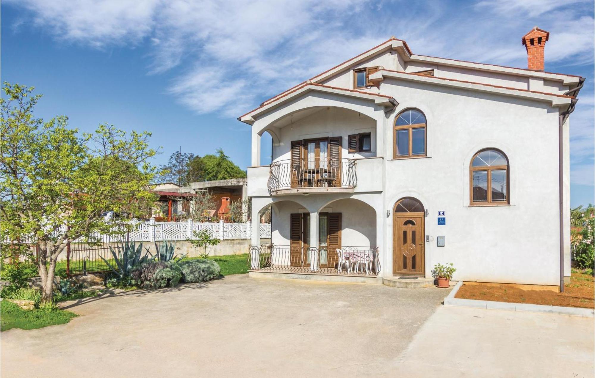 Beautiful Apartment In Porec With Kitchen Exterior foto